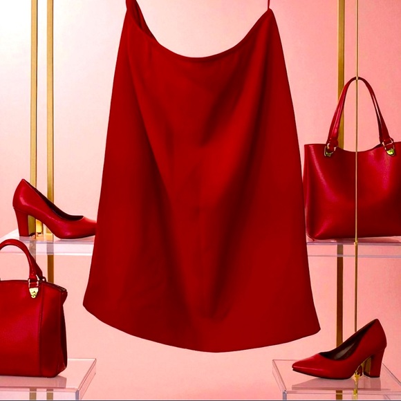 Vibrant Cherry Red Ladies Suit with Structured Shoulders - Picture 5 of 6